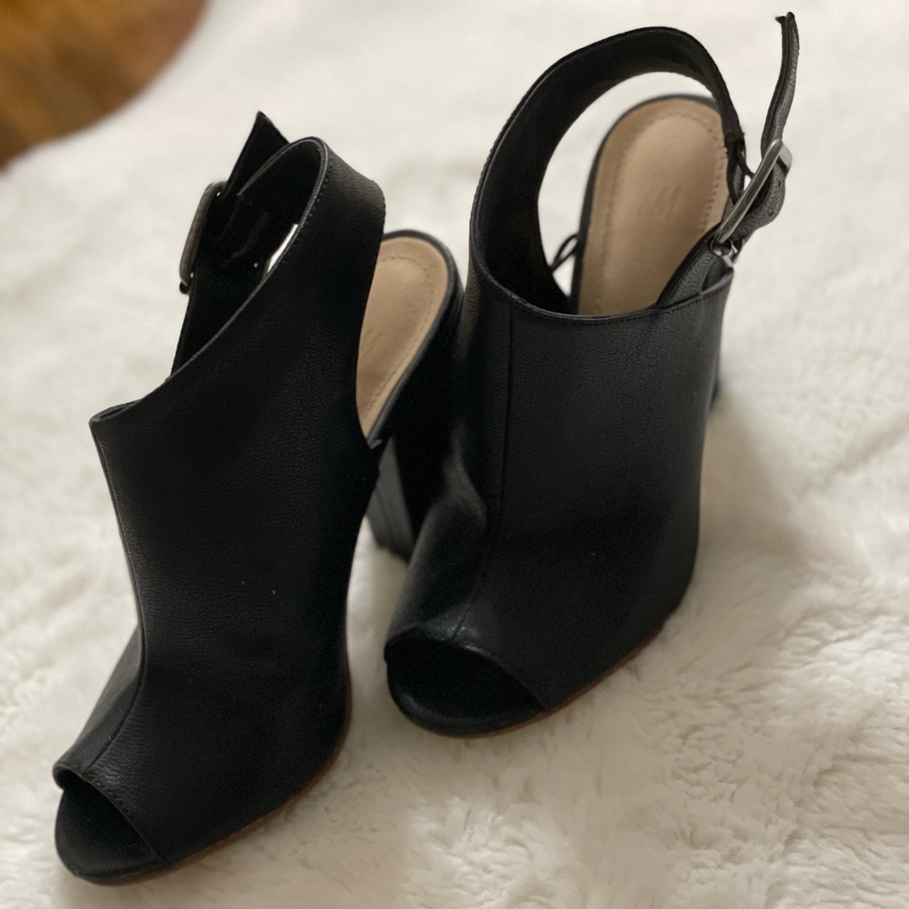 Black Open toe Shoes